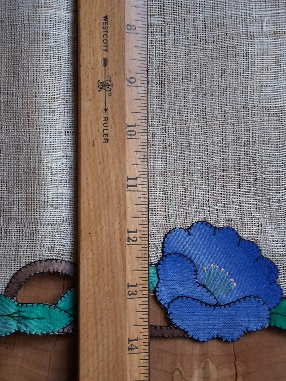 🌸🌼 Floral Appliqué Linen Placemats Set of 4